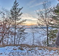 Waterfront Retreat on 2 Acres w / Deck  View - Accommodation Philadelphia