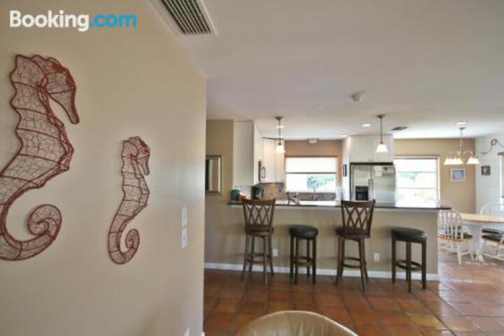 135 Mango Street - thumb 1