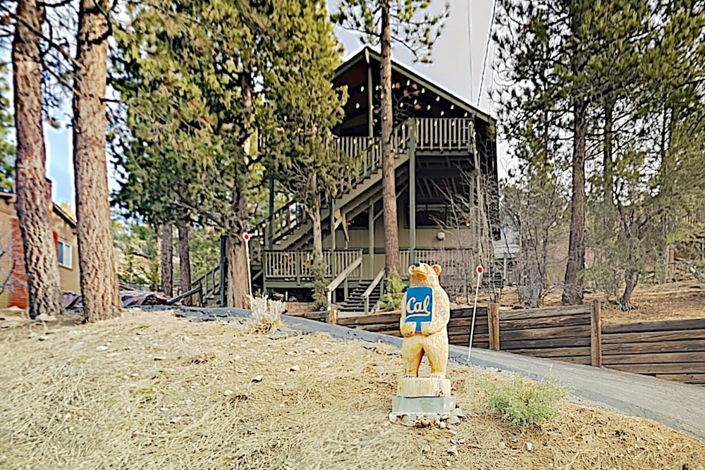 New Listing! Amazing Moonridge Getaway W / Decks 4 Bedroom Home - thumb 0