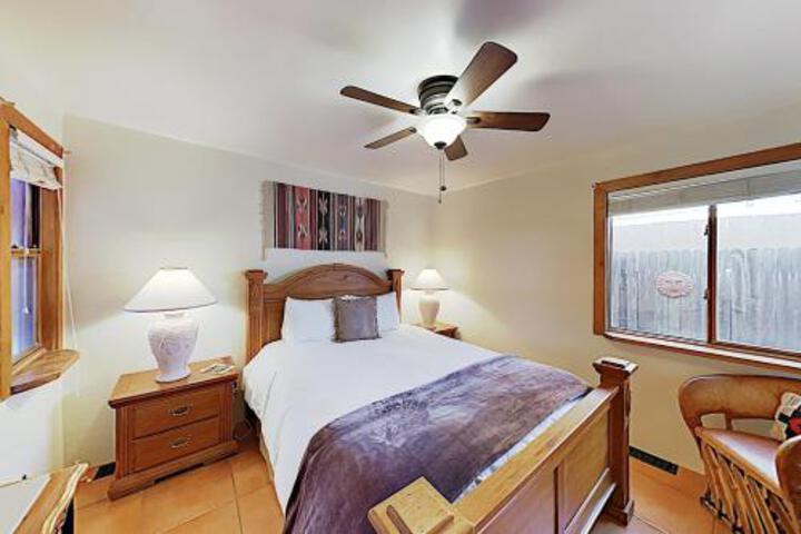 Southwest Chic Retreat W / Private Yard Condo - thumb 2