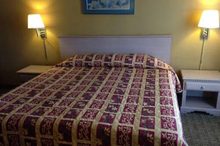 Grizzly Inn Motel - thumb 2