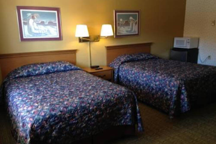 Grizzly Inn Motel - thumb 1