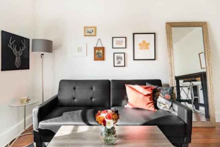 Bright Row House In Manayunk