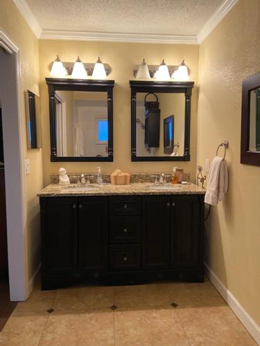 Single Story Home W / Private Beach Access! - thumb 6