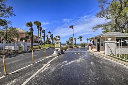 Single Story Home W / Private Beach Access! - thumb 3