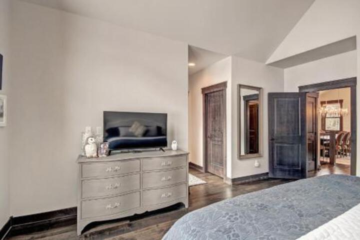 78 Alders Condo - thumb 3