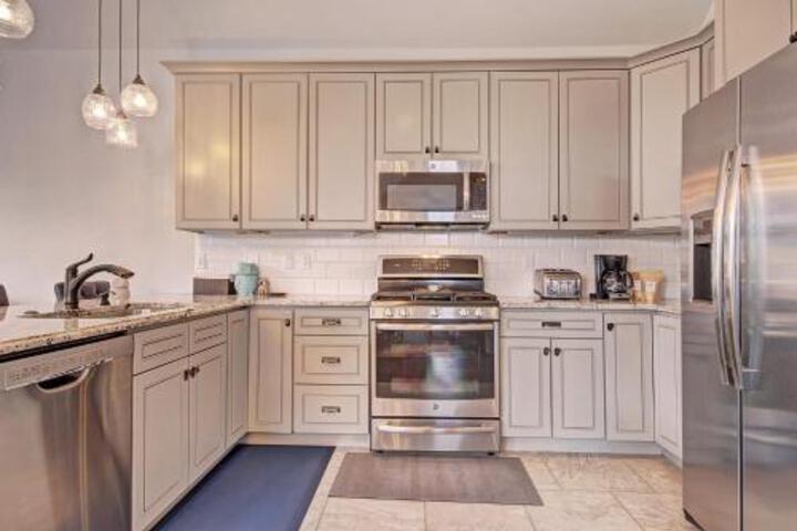 78 Alders Condo - thumb 4