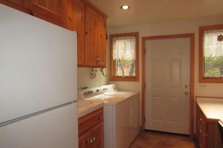 077 Lucky 7s Cabin - thumb 1