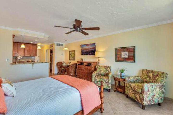423 Lahaina Shores Oceanfront Studio - thumb 2