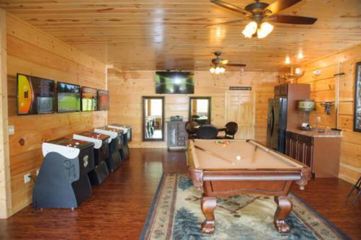 Sycamore Mansion Cabin - thumb 1