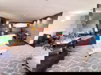 Americas Best Value Inn  Suites Racine