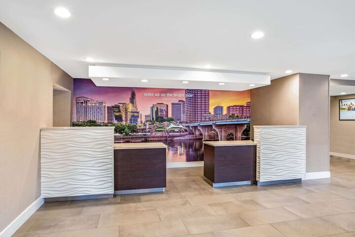 La Quinta Inn & Suites By Wyndham Hartford - Bradley Airport - thumb 6
