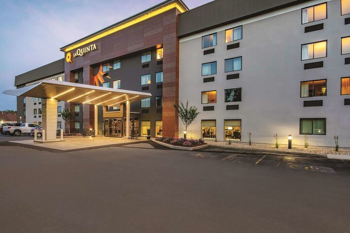 La Quinta Inn & Suites By Wyndham Hartford - Bradley Airport - thumb 3