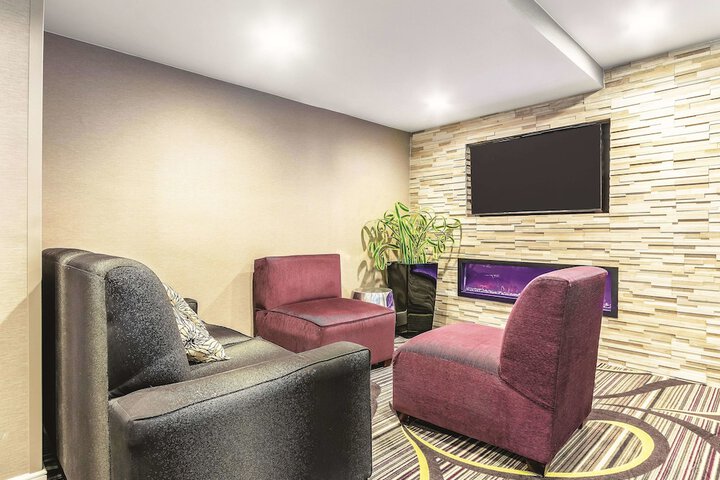 La Quinta Inn & Suites By Wyndham Hartford - Bradley Airport - thumb 7