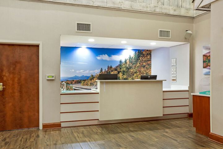 La Quinta Inn & Suites By Wyndham Boone University - thumb 6