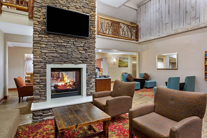 La Quinta Inn & Suites By Wyndham Boone University - thumb 7