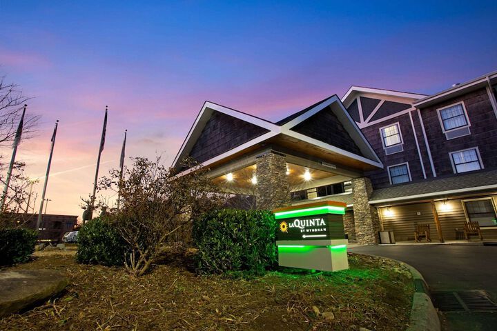 La Quinta Inn & Suites By Wyndham Boone University - thumb 1