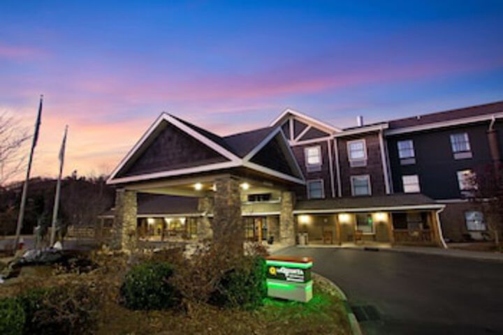 La Quinta Inn & Suites By Wyndham Boone University - thumb 0