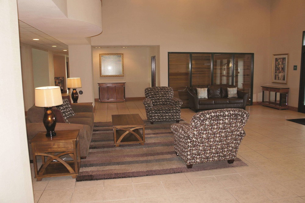 La Quinta Inn & Suites By Wyndham Omaha Airport Downtown - thumb 3