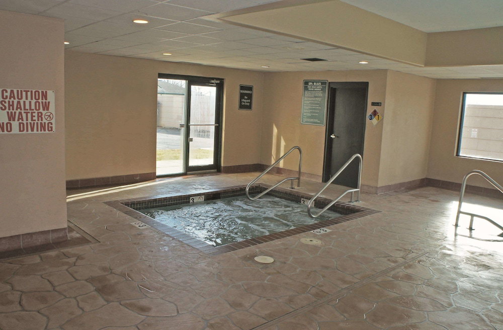 La Quinta Inn & Suites By Wyndham Omaha Airport Downtown - thumb 0