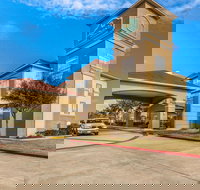 La Quinta Inn  Suites by Wyndham Angleton - Accommodation Philadelphia