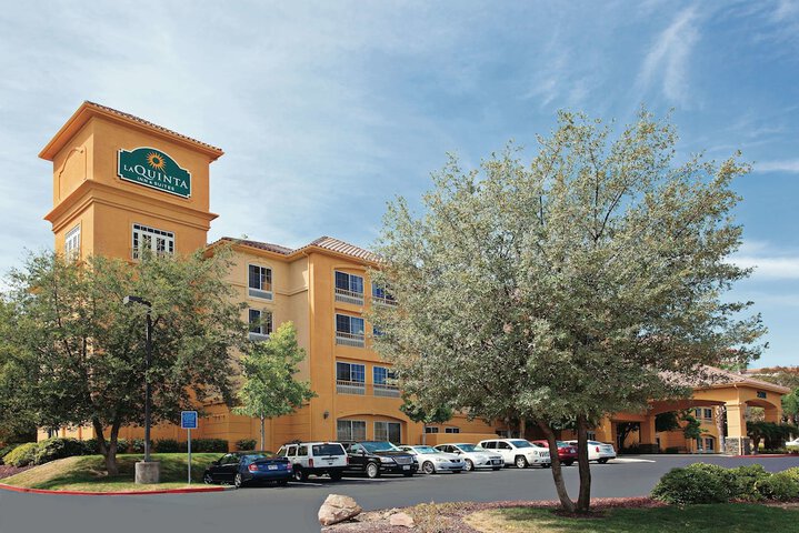 La Quinta Inn & Suites By Wyndham Santa Clarita - Valencia - thumb 1