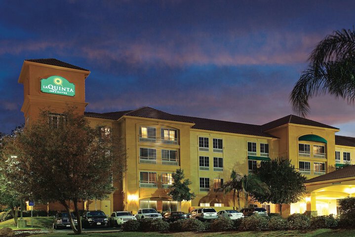 La Quinta Inn & Suites By Wyndham Santa Clarita - Valencia - thumb 2