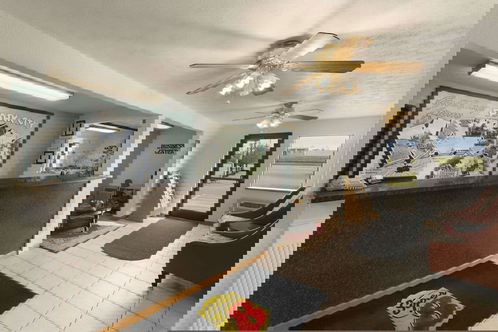 Super 8 By Wyndham Park City/North Wichita Area - thumb 0