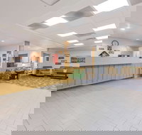 Super 8 by Wyndham Alma - Accommodation Philadelphia