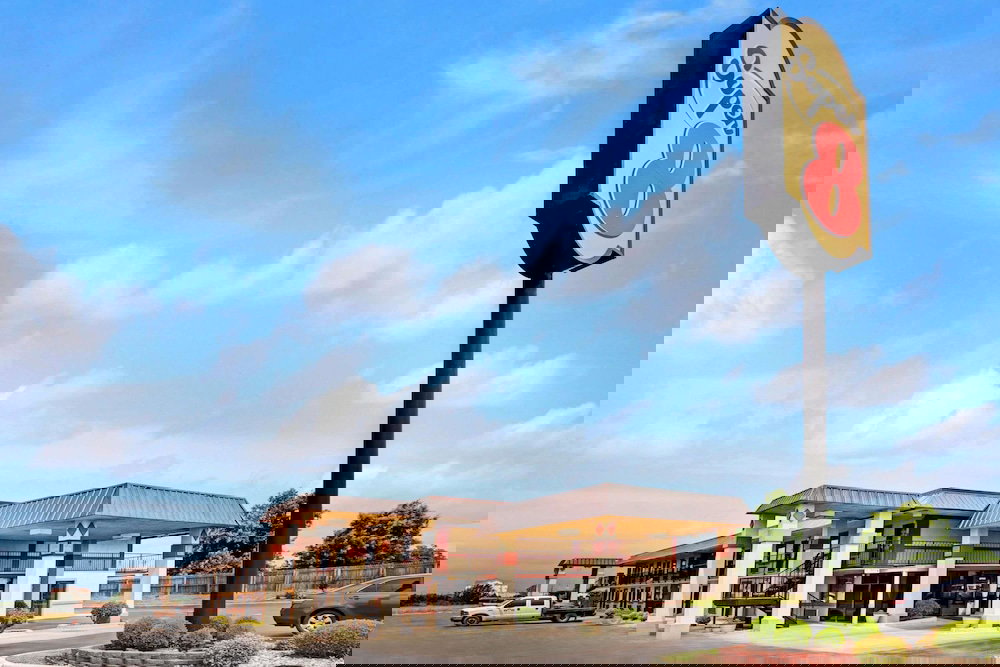 Super 8 By Wyndham Shawnee - thumb 3