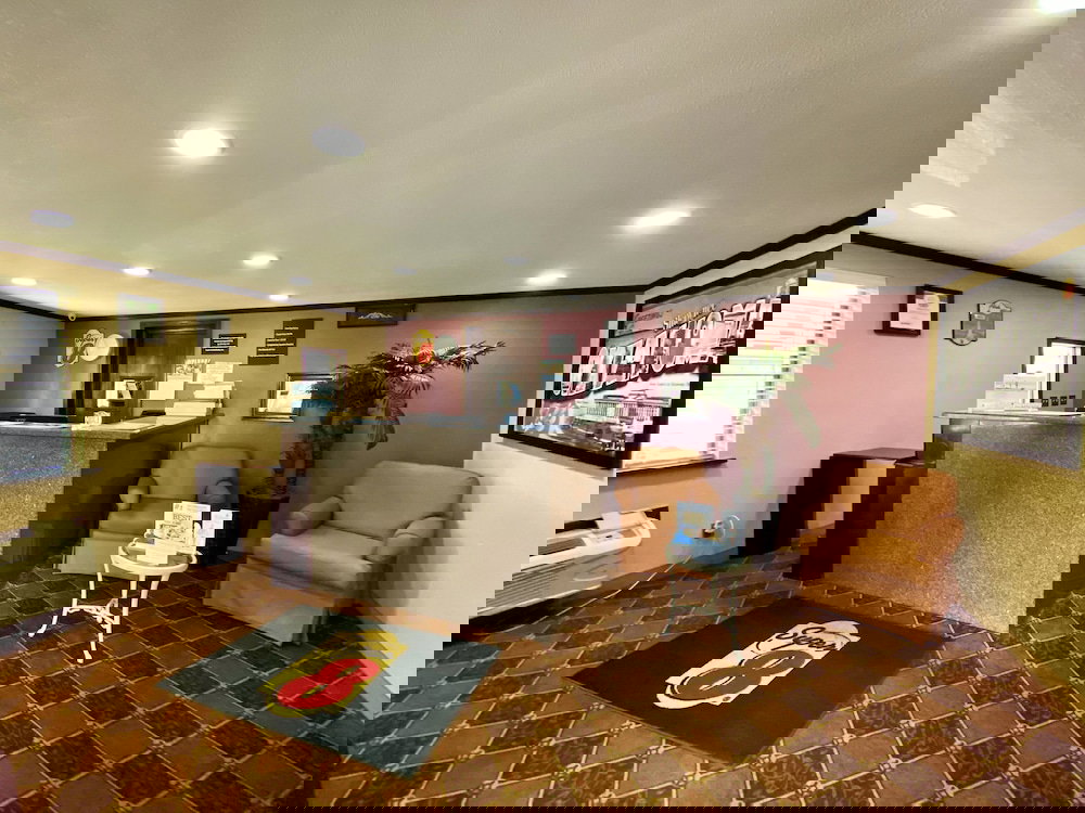 Super 8 By Wyndham Shawnee - thumb 6