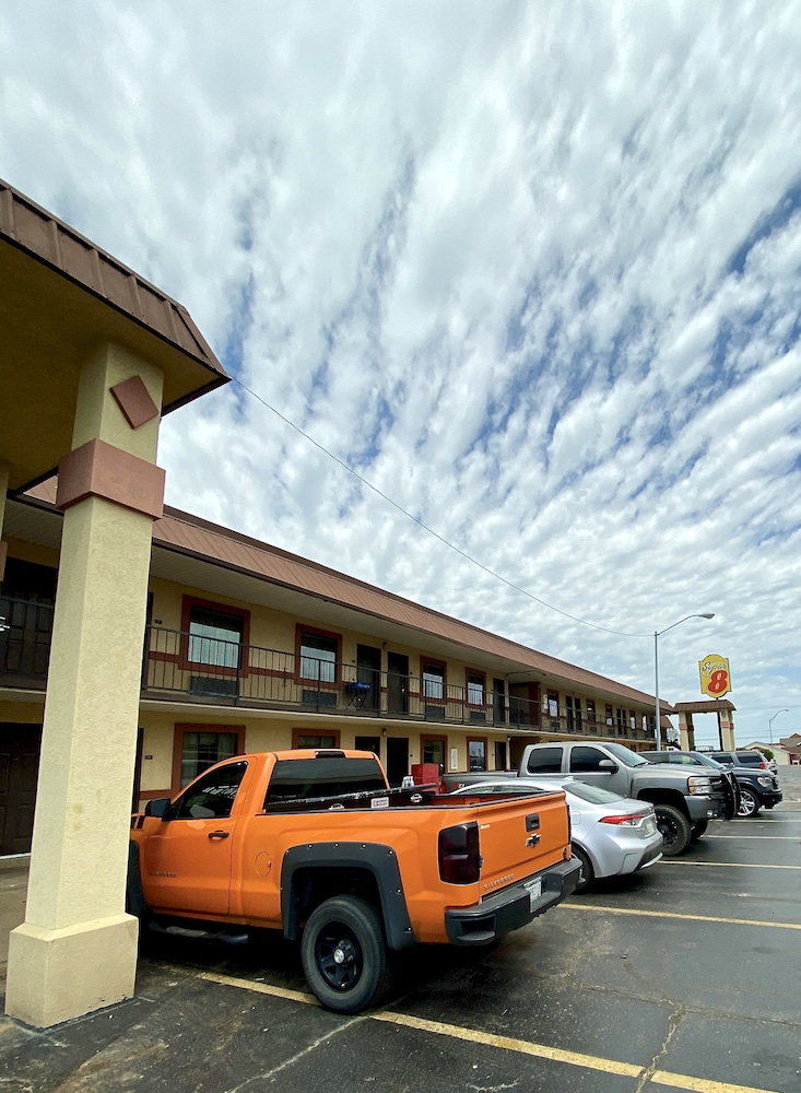 Super 8 By Wyndham Shawnee - thumb 4