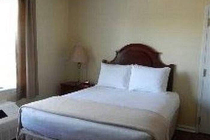 Erie Islands Resort & Marina - thumb 3