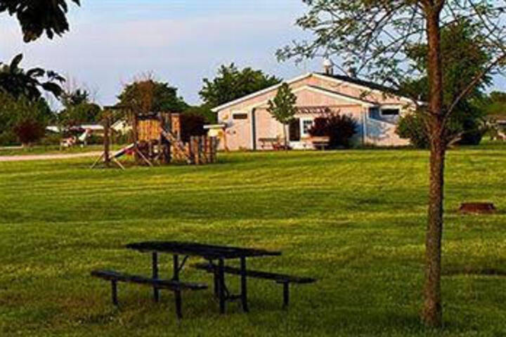 Erie Islands Resort & Marina - thumb 2