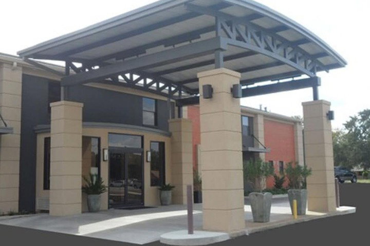 12 Oaks Hotel - thumb 1
