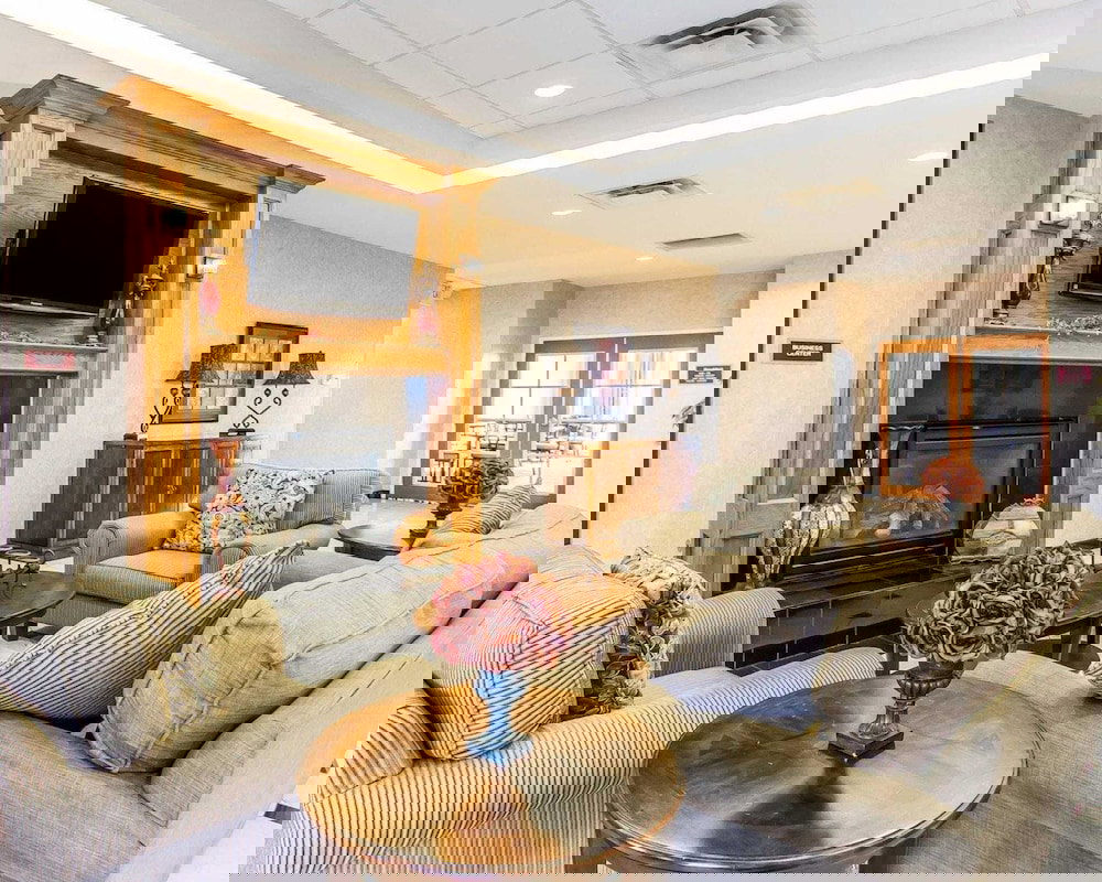 Comfort Inn & Suites Shawnee North Near I-40 - thumb 6