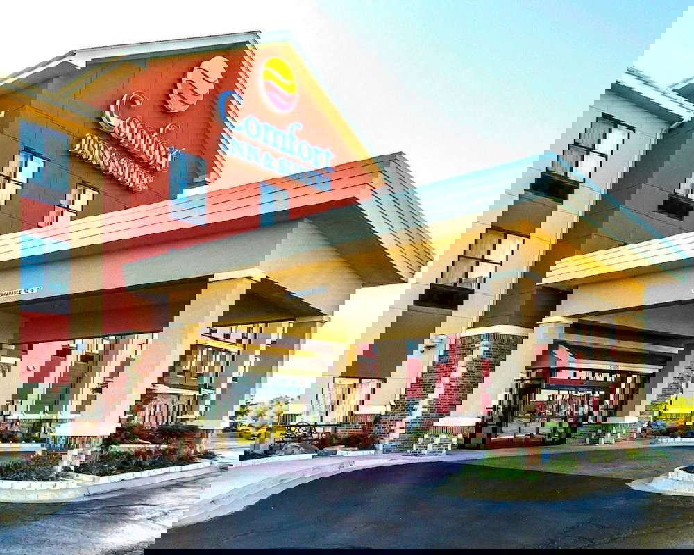 Comfort Inn & Suites Shawnee North Near I-40 - thumb 0