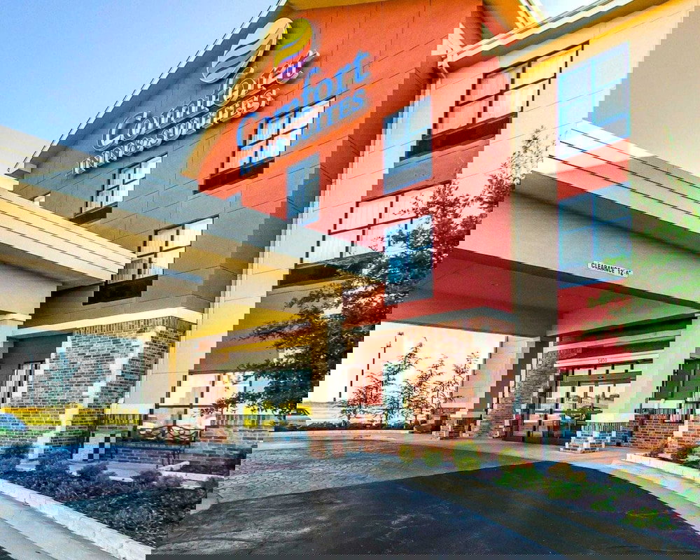 Comfort Inn & Suites Shawnee North Near I-40 - thumb 1