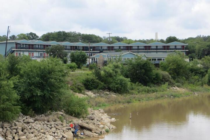 Flagship Inn - thumb 2