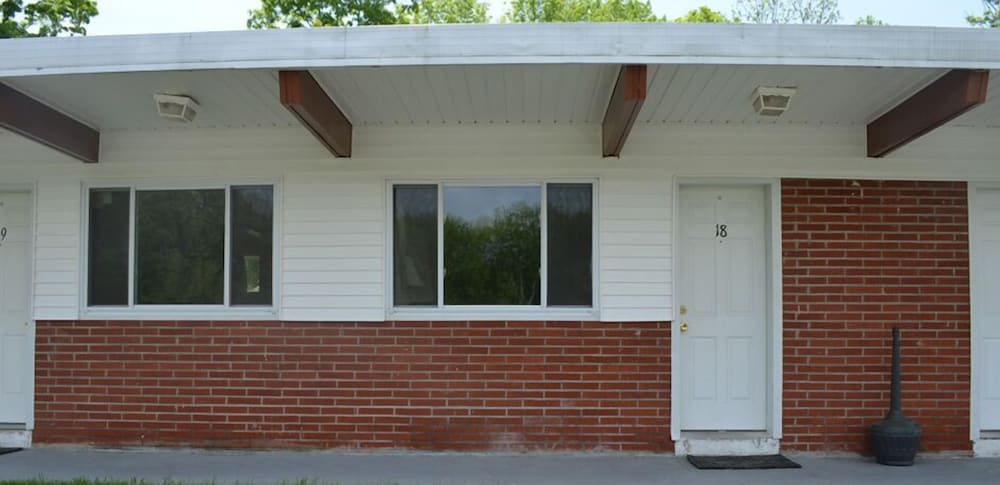 Paramount Motel - thumb 0