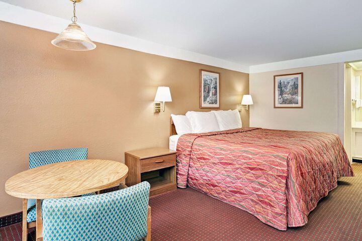 Knights Inn Charleston - thumb 7