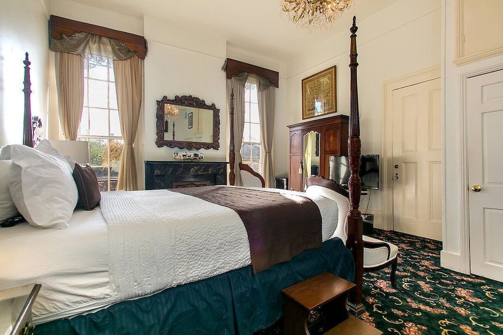 Lafitte Hotel & Bar - thumb 5