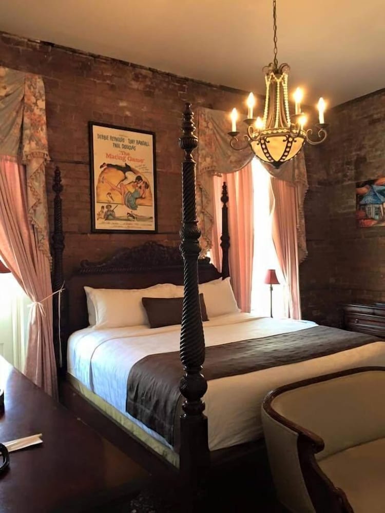 Lafitte Hotel & Bar - thumb 6