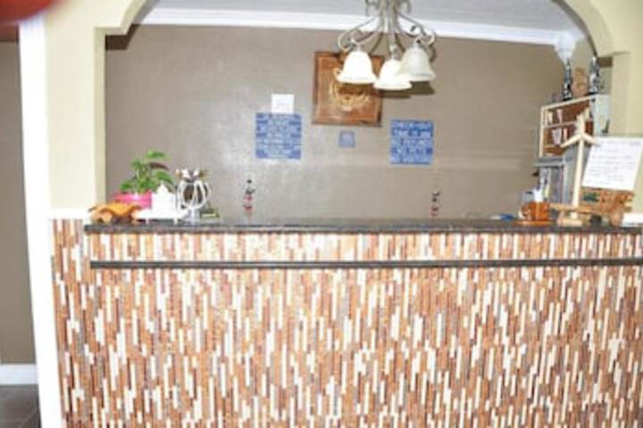 Budget Inn - thumb 0