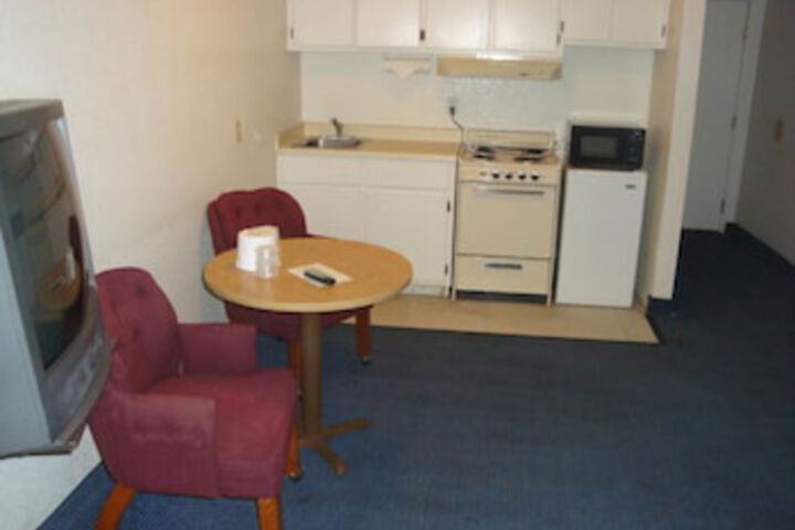 Travelers Inn - thumb 5