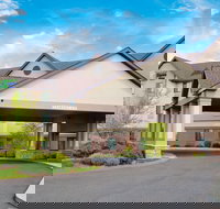 Holiday Inn Express  Suites Bradley Airport an IHG Hotel - Accommodation Philadelphia