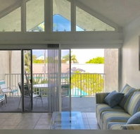 Coconuts Beach Resort - Accommodation Philadelphia