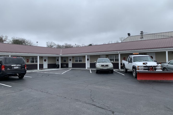 Turnpike Motel - thumb 1