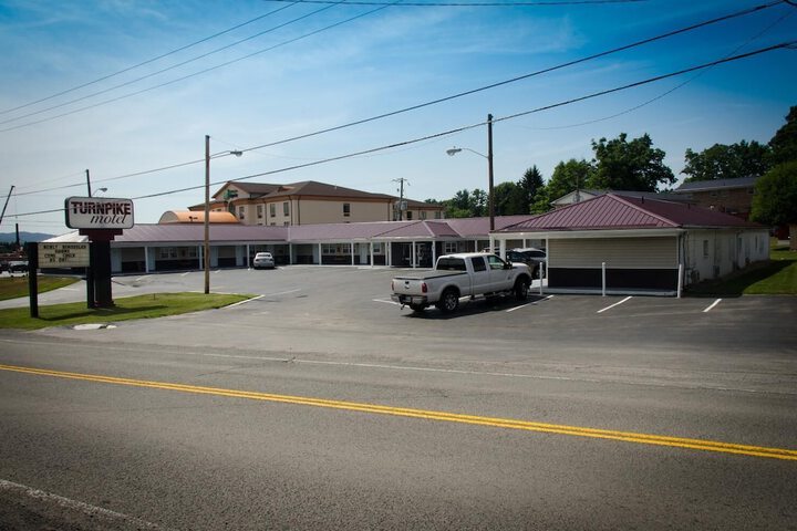 Turnpike Motel - thumb 5