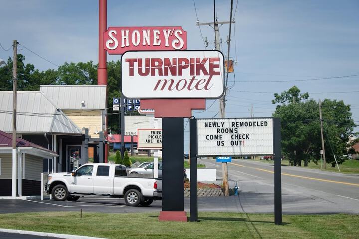 Turnpike Motel - thumb 3